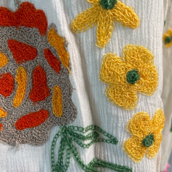 Beautiful Floral embroidery top-Small - Picture 7 of 7